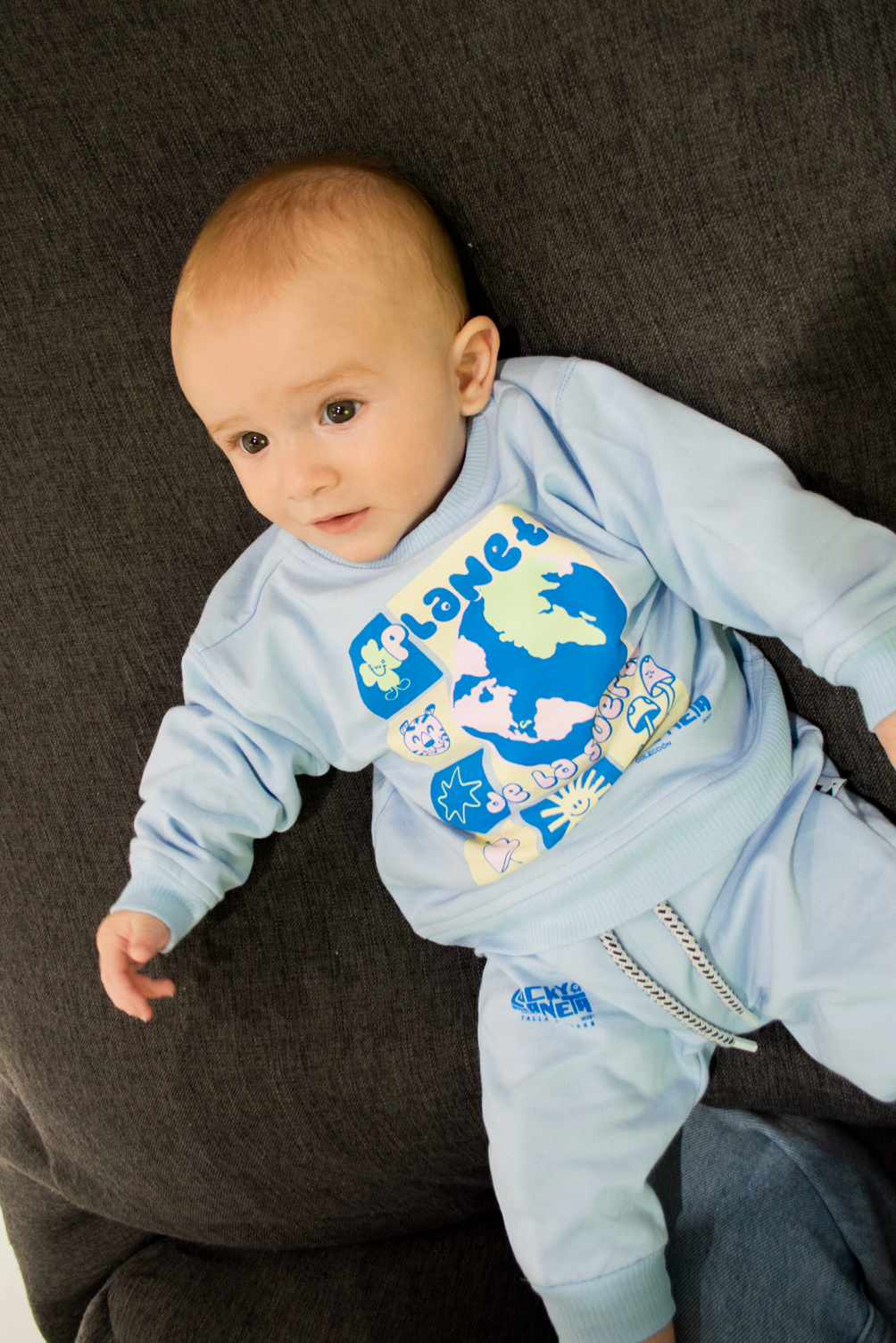 BUZO AZUL PLANETA FAVORITO